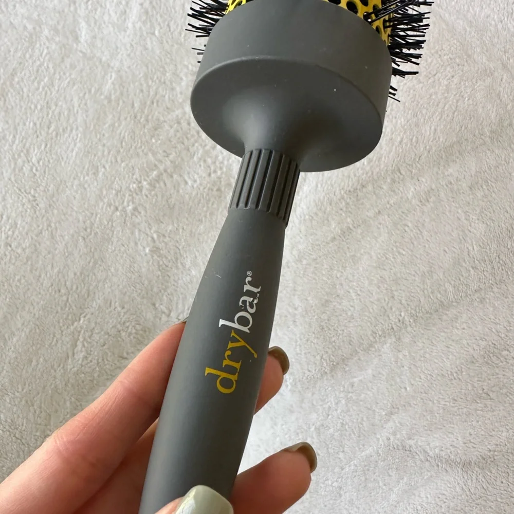 Drybar round brush